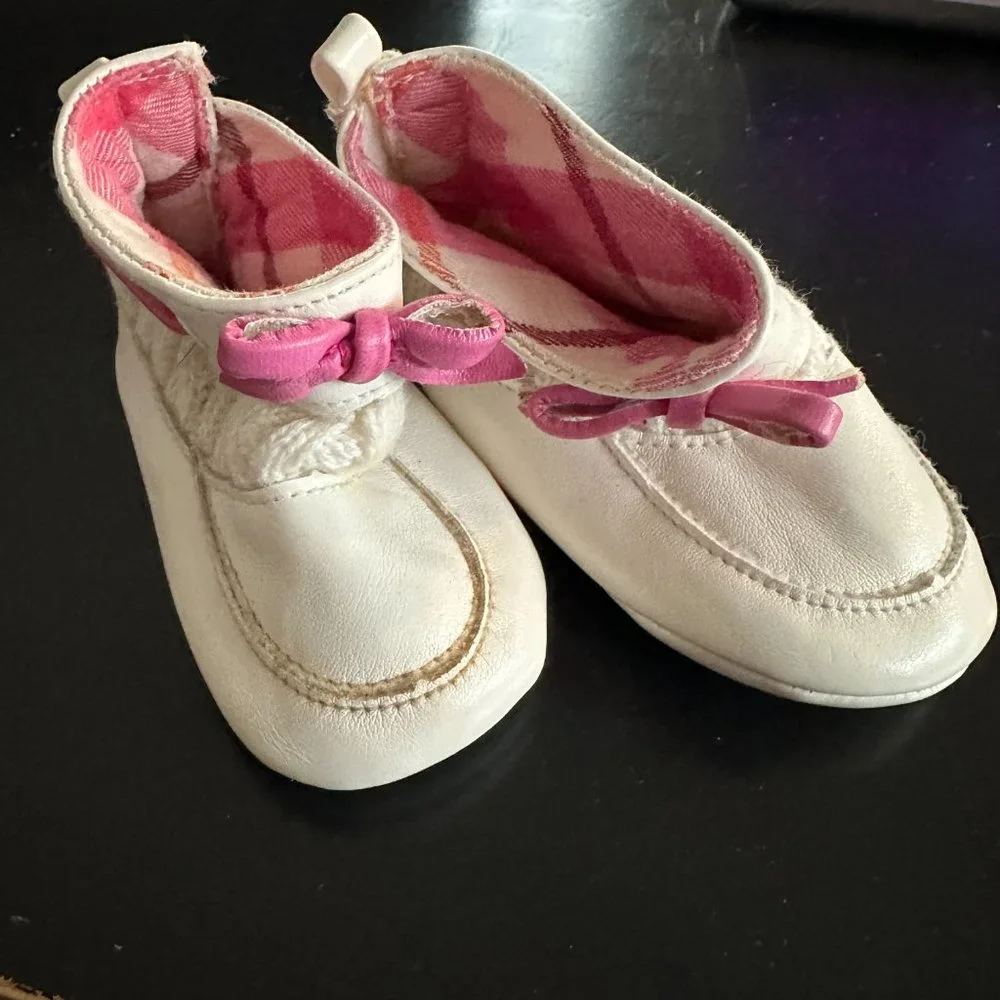 Gap Ivory Leather and Knit Newborn Baby Sz 3-6mon
